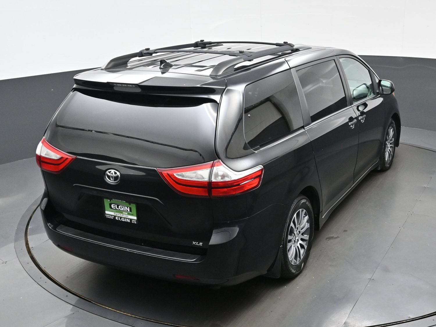 Used 2018 Toyota Sienna XLE Premium w/ Carpet Mat Package FWD image 42