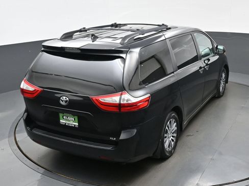 Used 2018 Toyota Sienna XLE Premium w/ Carpet Mat Package FWD image 42