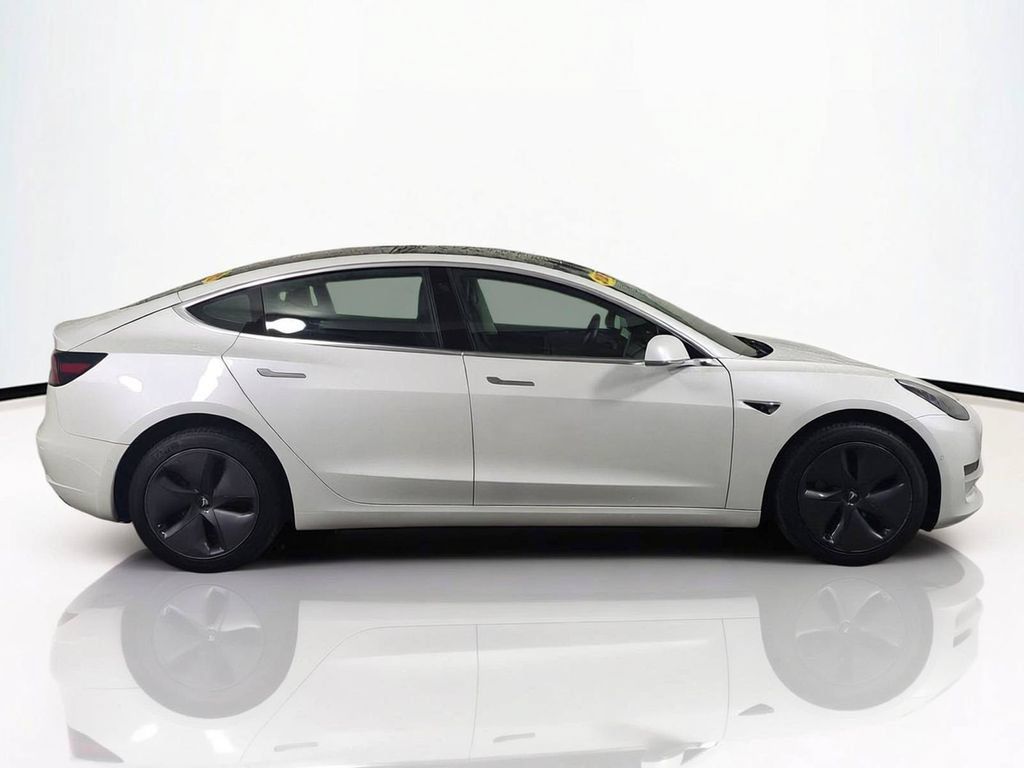Used 2020 Tesla Model 3 Standard Range Plus RWD image 4