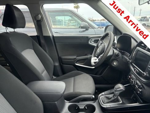 Used 2025 Kia Soul LX w/ LX Technology Package image 7
