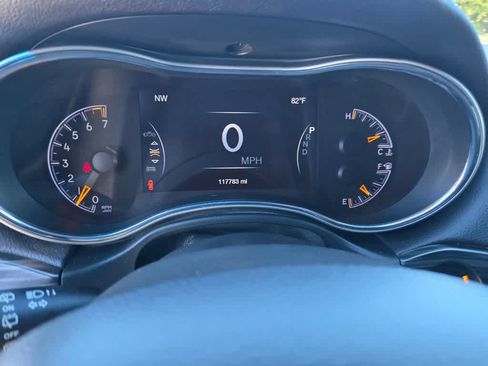Used 2021 Jeep Grand Cherokee Limited AWD/4WD image 16