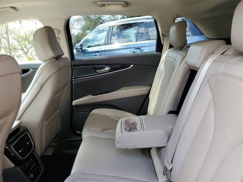 Used 2023 Lincoln Nautilus Reserve image 11