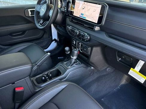 New 2025 Jeep Gladiator Sport image 15