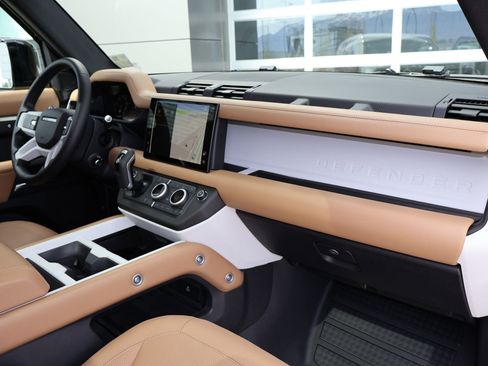 Certified 2025 Land Rover Defender 110 S AWD/4WD image 30