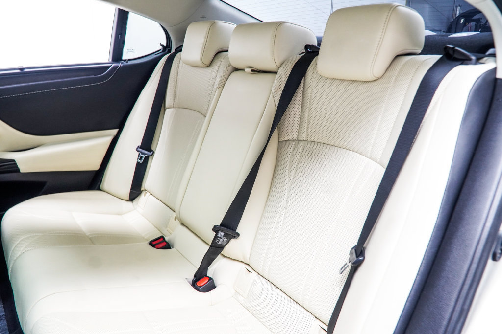 Used 2022 Lexus ES 350 Ultra Luxury w/ Accessory Package 2 FWD image 45