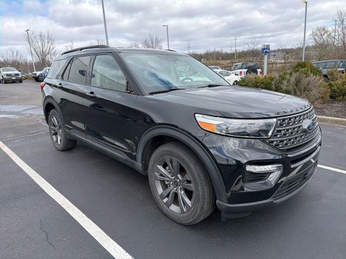 Used 2022 Ford Explorer XLT w/ Equipment Group 202A image 1
