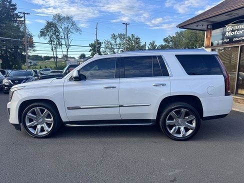 Used 2016 Cadillac Escalade Luxury AWD/4WD image 2