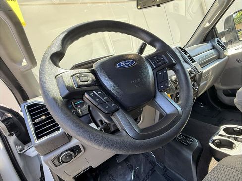 Used 2018 Ford F550 4x4 Crew Cab Super Duty image 9