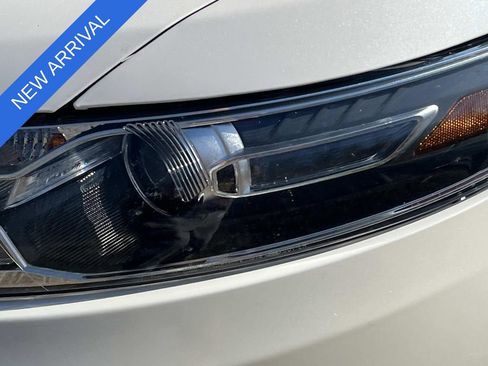 Used 2019 Ford Taurus Limited image 8