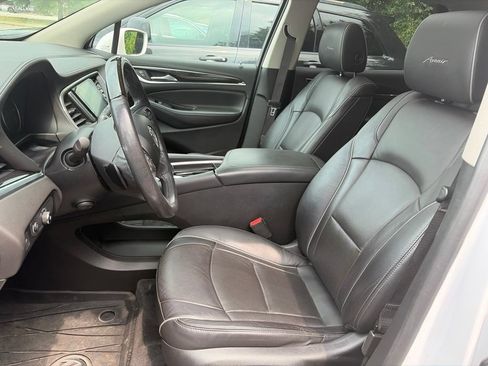 Used 2020 Buick Enclave Avenir w/ Avenir Technology Package FWD image 4
