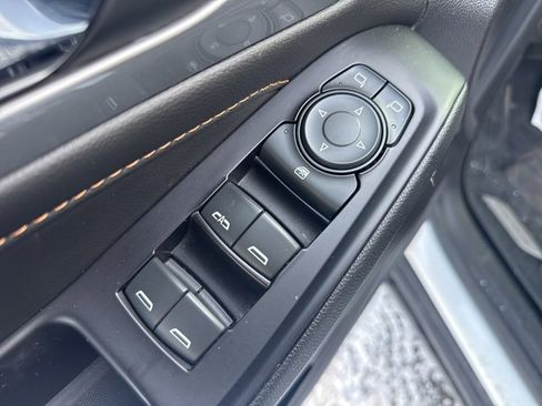 Used 2020 Chevrolet Traverse LT image 15