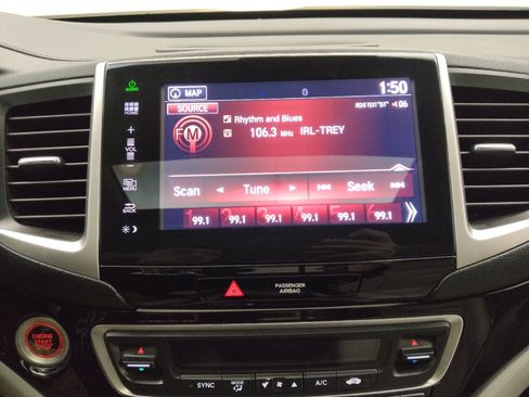Used 2016 Honda Pilot Touring image 25