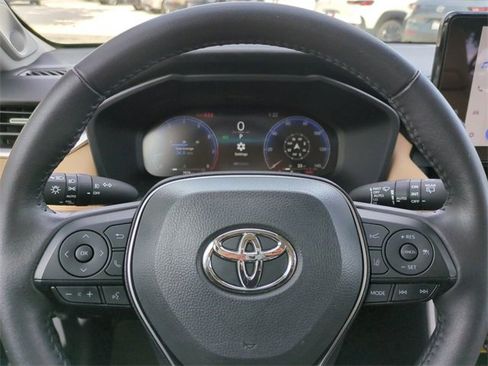Used 2025 Toyota RAV4 Limited image 31