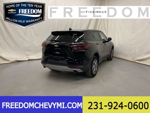 Used 2025 Chevrolet Blazer LT image 6