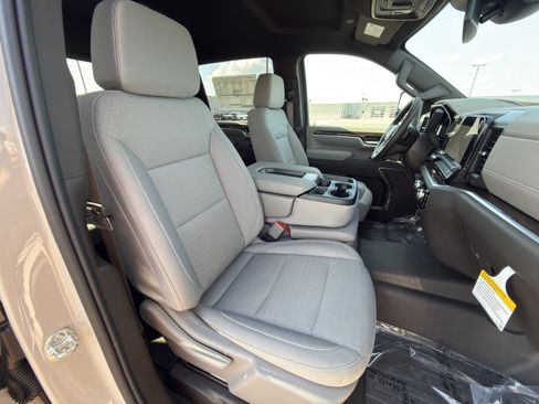 New 2026 GMC Sierra 2500 SLE w/ SLE Value Package; AWD/4WD image 17