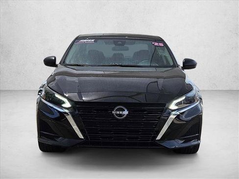 Used 2025 Nissan Altima 2.5 SV AWD/4WD image 2