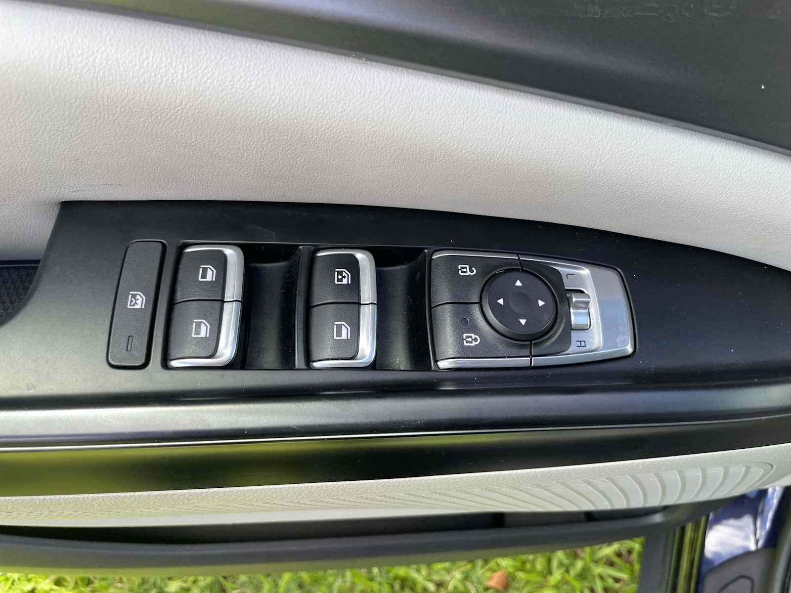Used 2024 Kia Carnival LX FWD image 14