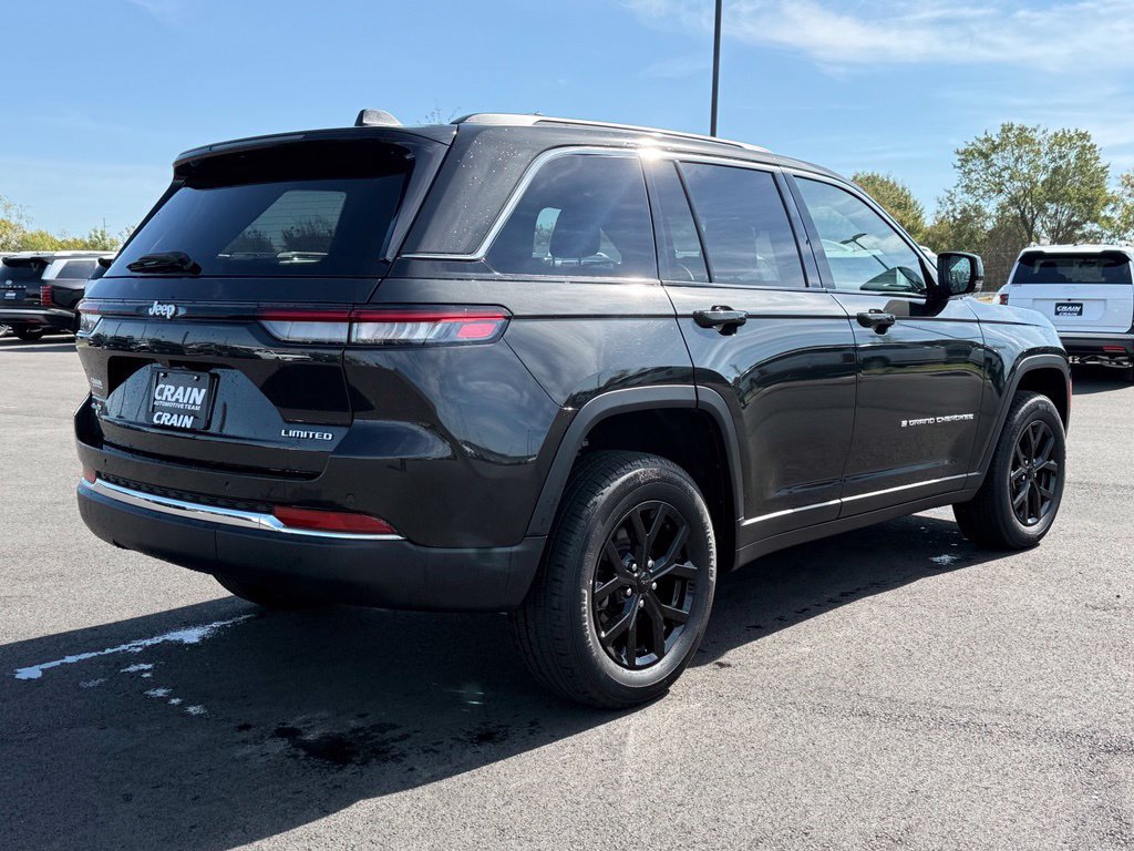 Used 2024 Jeep Grand Cherokee Limited AWD/4WD image 5