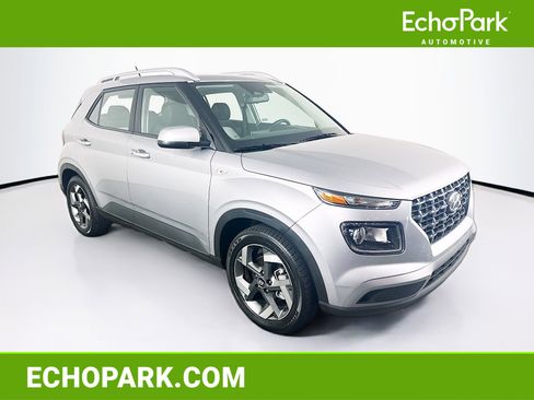 Used 2024 Hyundai Venue SEL image 1