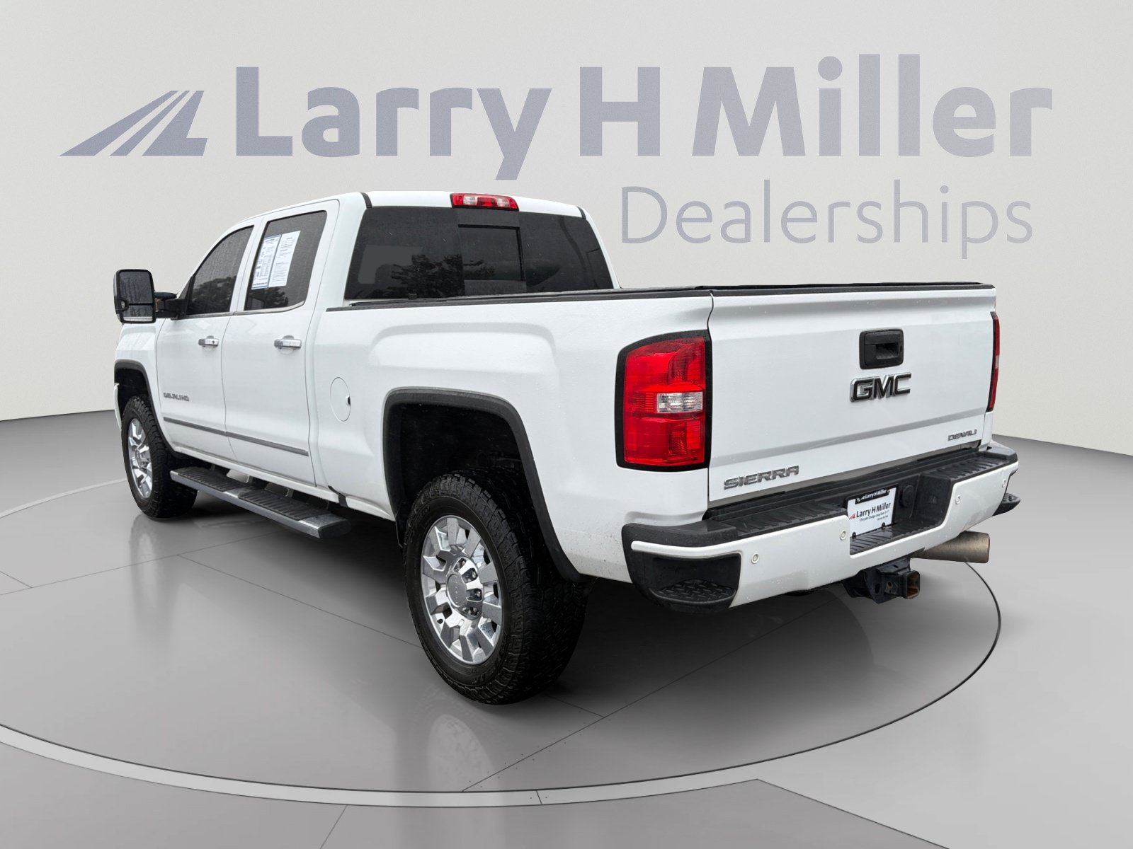 Used 2019 GMC Sierra 2500 Denali w/ Duramax Plus Package AWD/4WD image 4