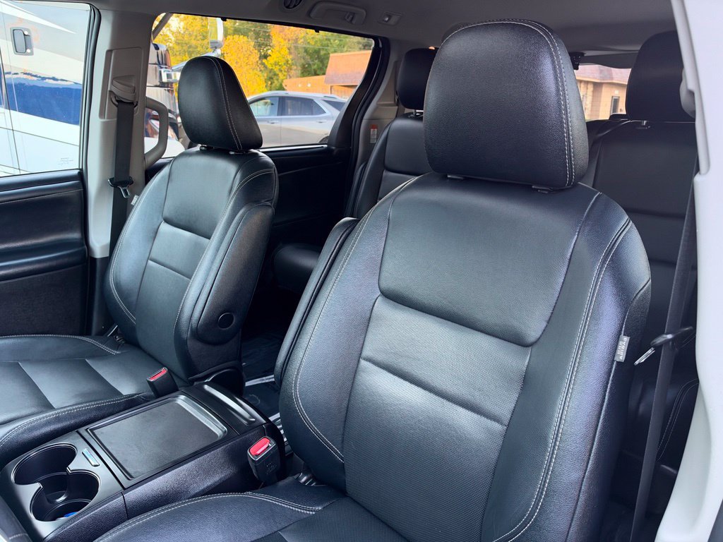 Used 2017 Toyota Sienna SE Premium w/ Outdoor Package FWD image 10