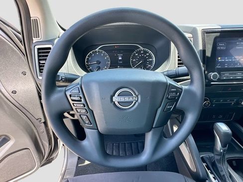 Used 2022 Nissan Frontier SV RWD image 11