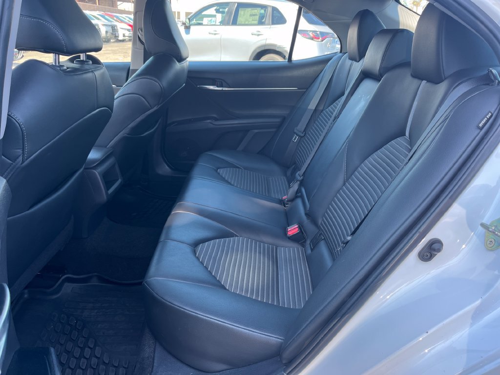 Used 2020 Toyota Camry SE FWD image 11