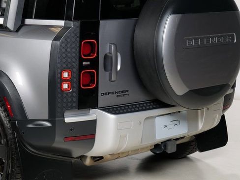 Used 2020 Land Rover Defender 110 HSE image 32