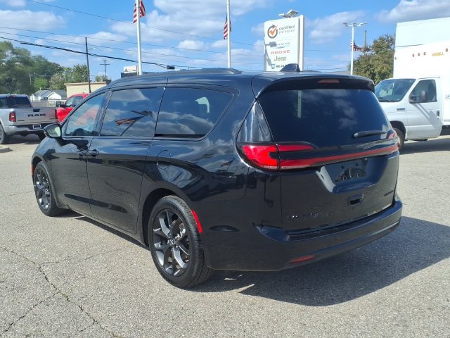 Used 2025 Chrysler Pacifica Limited FWD image 7