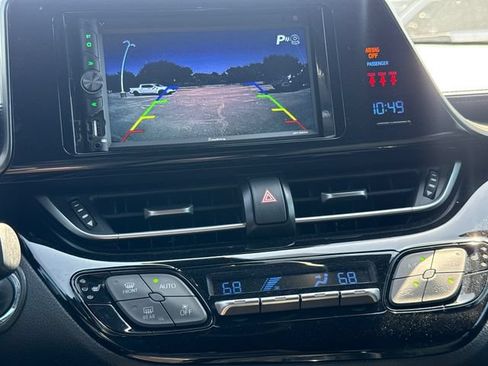 Used 2018 Toyota C-HR XLE FWD image 22