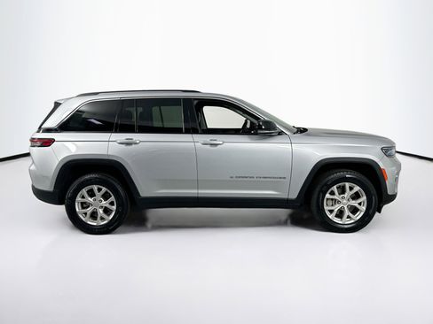 Used 2023 Jeep Grand Cherokee Limited w/ Trailer Tow Prep Group (B) image 4