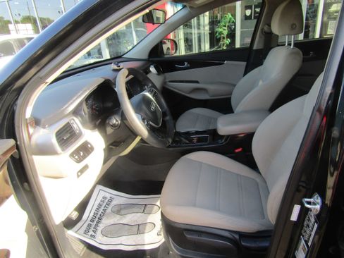 Used 2020 Kia Sorento LX AWD/4WD image 9