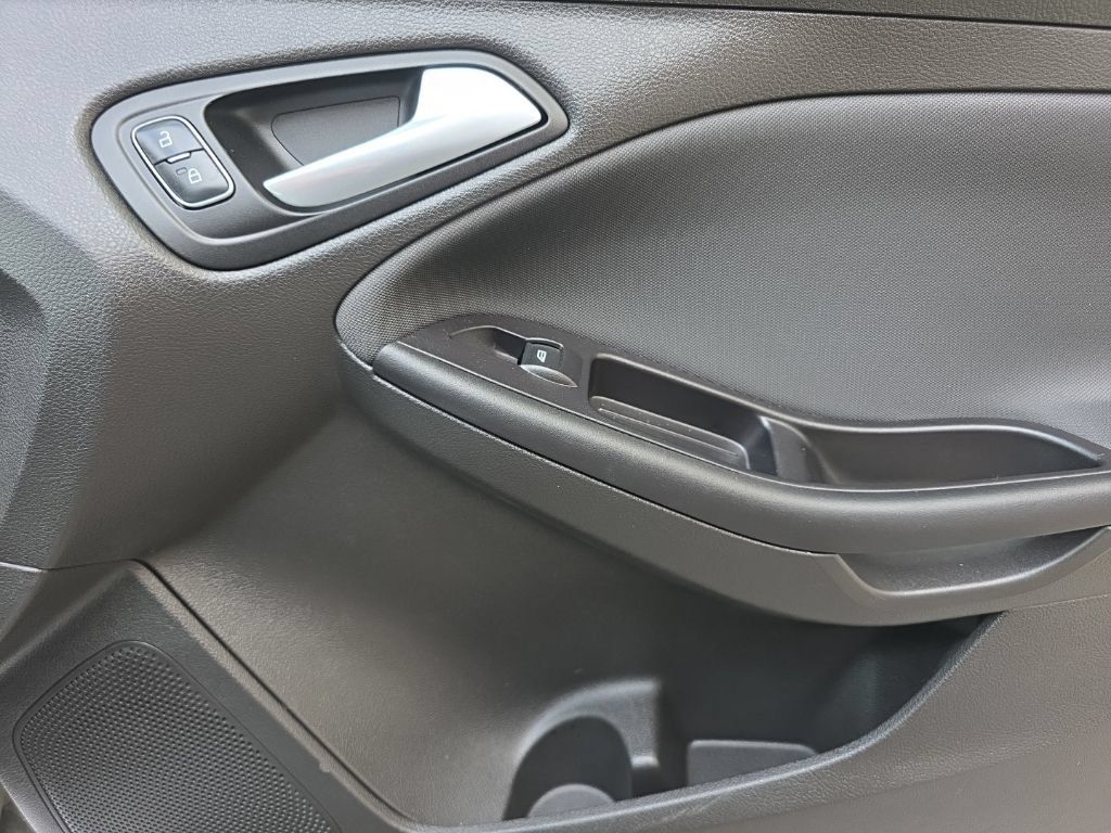 Used 2016 Ford Focus SE FWD image 21