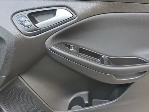 Used 2016 Ford Focus SE FWD image 21