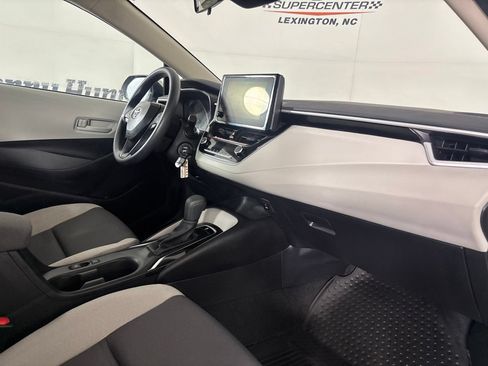 Used 2025 Toyota Corolla LE FWD image 29