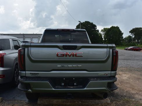 Used 2025 GMC Sierra 2500 AT4 w/ Technology Package AWD/4WD image 5