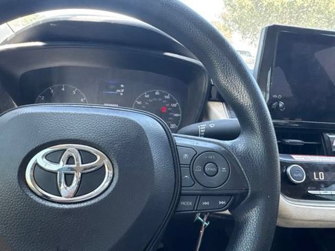 Used 2025 Toyota Corolla LE FWD image 10