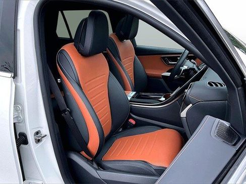 Certified 2025 Mercedes-Benz GLC 300 4MATIC image 32