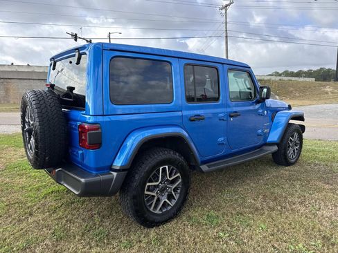 Used 2024 Jeep Wrangler Sahara image 5