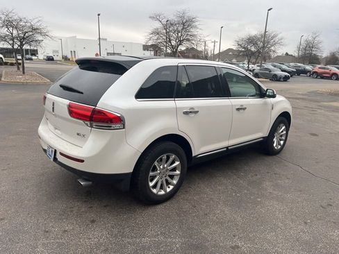 Used 2012 Lincoln MKX FWD image 3