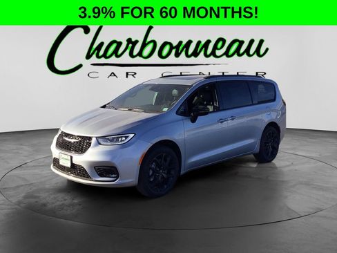 New 2026 Chrysler Pacifica Limited w/ S Appearance Package image 1