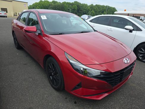 Used 2022 Hyundai Elantra SEL w/ Convenience Package FWD image 4
