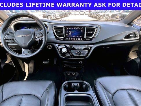 Used 2020 Chrysler Pacifica Touring-L w/ S Appearance Package FWD image 12