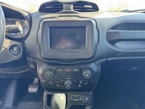 Used 2020 Jeep Renegade Latitude image 22