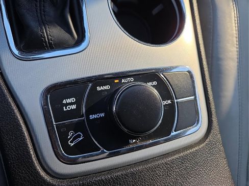 Used 2018 Jeep Grand Cherokee Limited image 20