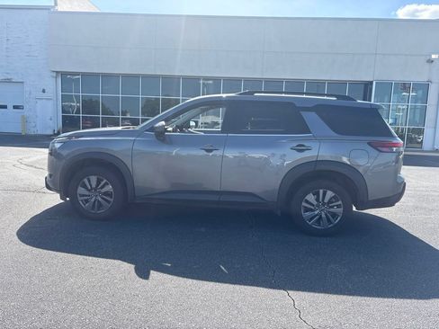 Used 2025 Nissan Pathfinder SV FWD image 7
