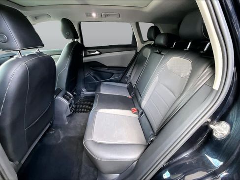 Used 2022 Volkswagen Taos SE FWD image 21