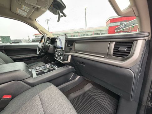 Used 2023 Ford Expedition XLT image 25