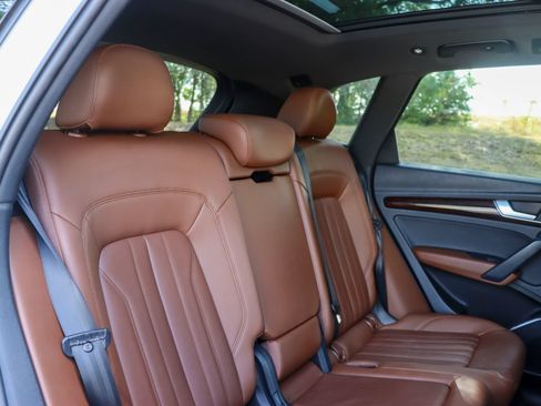 Used 2019 Audi Q5 2.0T Premium w/ Convenience Package AWD/4WD image 19