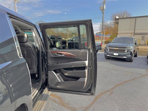 Used 2015 Cadillac Escalade ESV 4WD image 18